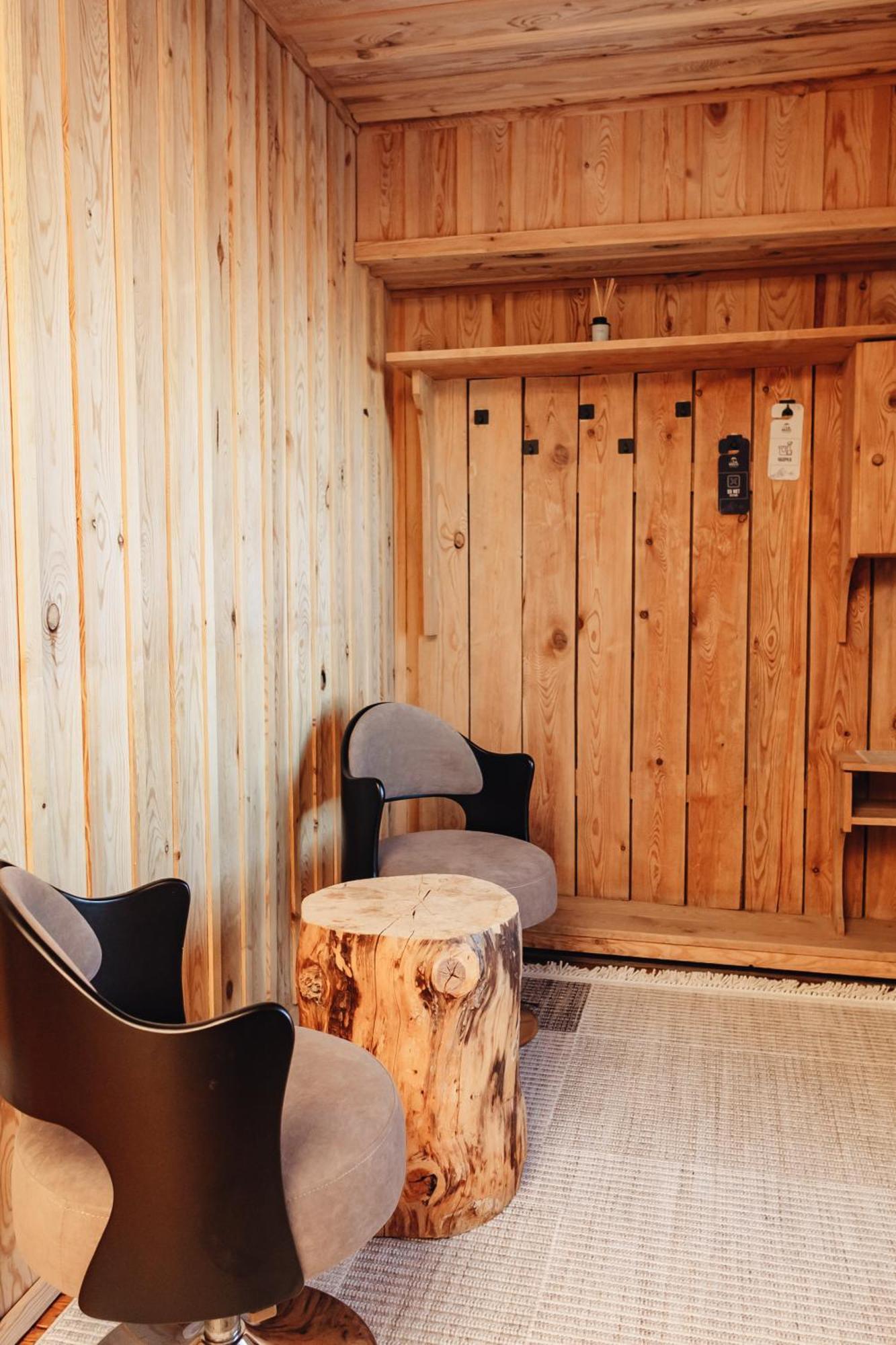 Le Mont Hotel Алма Ата Екстериор снимка