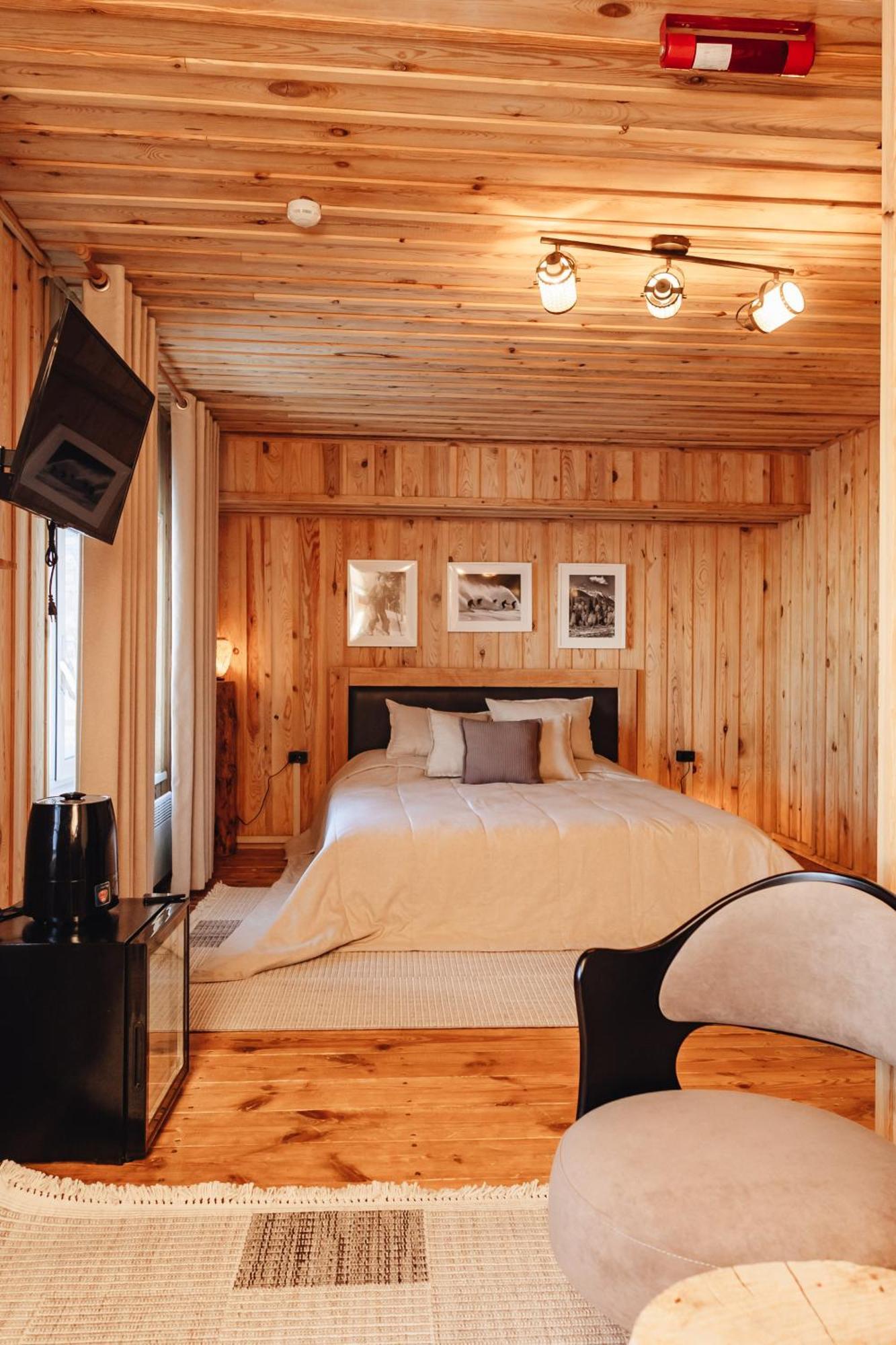 Le Mont Hotel Алма Ата Екстериор снимка