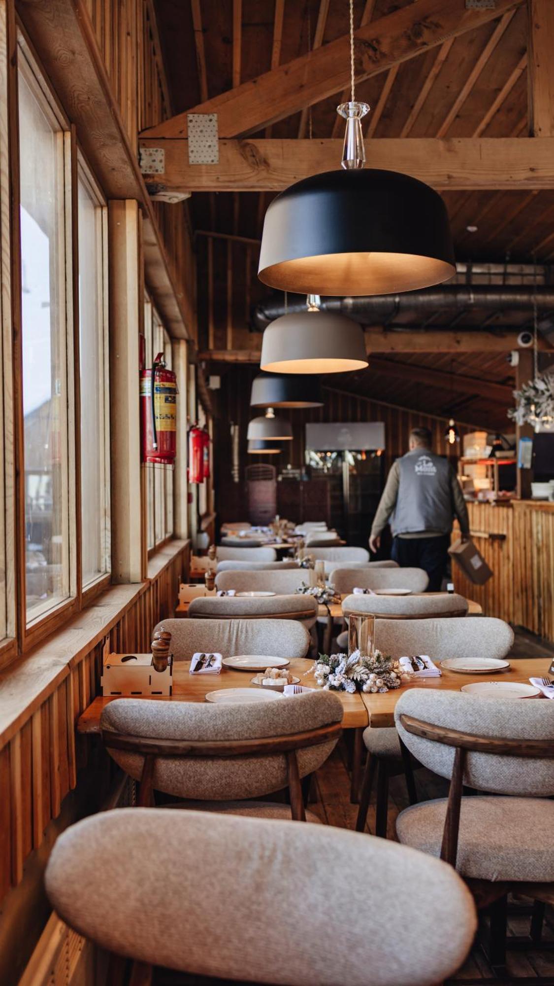 Le Mont Hotel Алма Ата Екстериор снимка