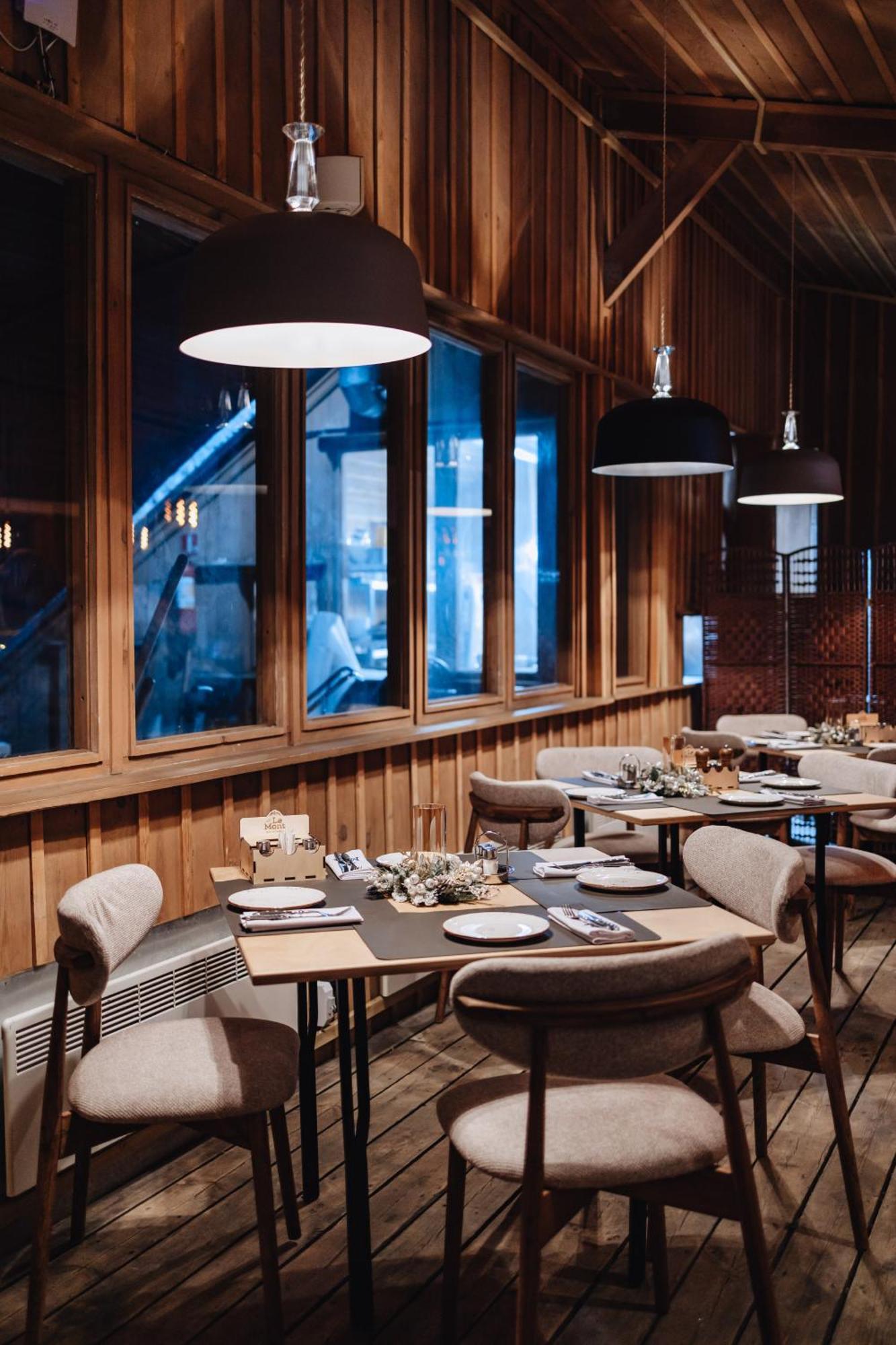 Le Mont Hotel Алма Ата Екстериор снимка