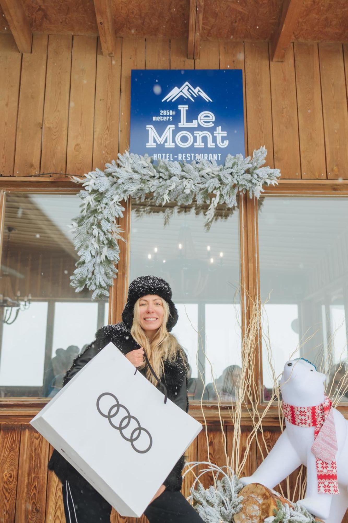 Le Mont Hotel Алма Ата Екстериор снимка